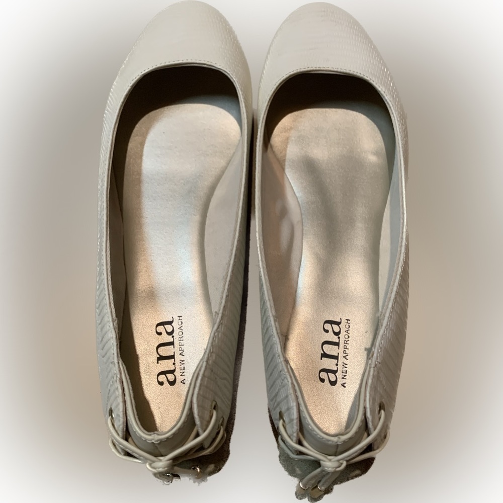 Ana Free Mark, 8.5 Medium, Color = Bone